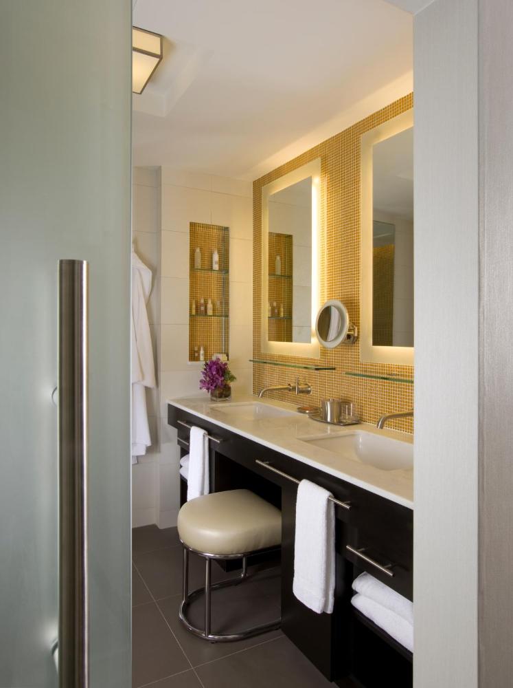 Superior Queen Room interior